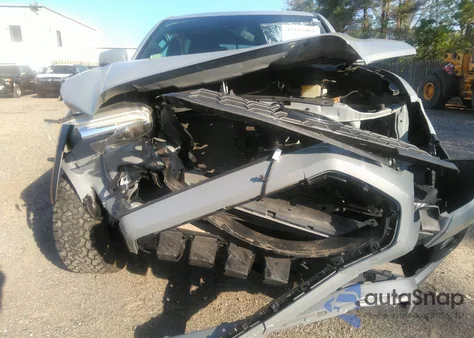 2020 Toyota Tacoma Trd Off-Road z USA, uszkodzony, nr VIN 3TMCZ5AN6LM330074